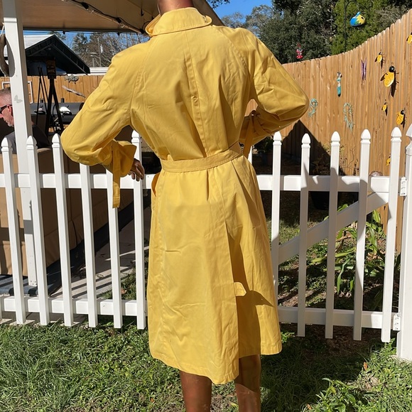 Vintage Yellow London Fog Maincoats SZ 12 Reg Button Close 2 Pocket Collar Lined - Picture 4 of 12
